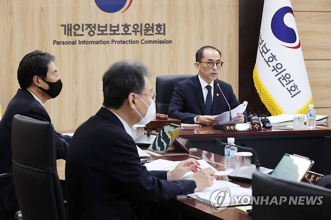 개인정보보호위 전체회의 (서울=연합뉴스) 김승두 기자 = 고학수 개인정보보호위원장이 8일 정부서울청사에서 2023년 전체회의를 주재하며 발언하고 있다. 2023.2.8 kimsdoo@yna.co.kr