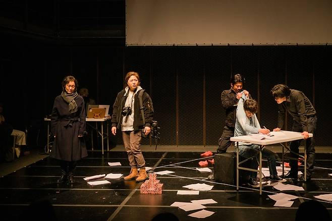 연극 '미궁의 설계자' 공연 장면 [한국문화예술위원회 제공. 재판매 및 DB 금지]