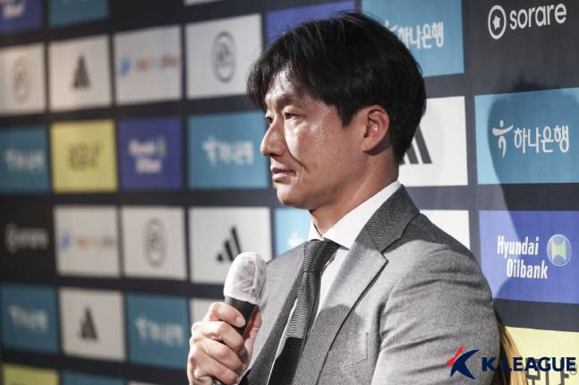 광주FC 이정효 감독이 8일 제주 서귀포 빠레브호텔에서 진행된 미디어캠프에 참석해 취재진 질문에 답하고 있다. 제공 | 한국프로축구연맹