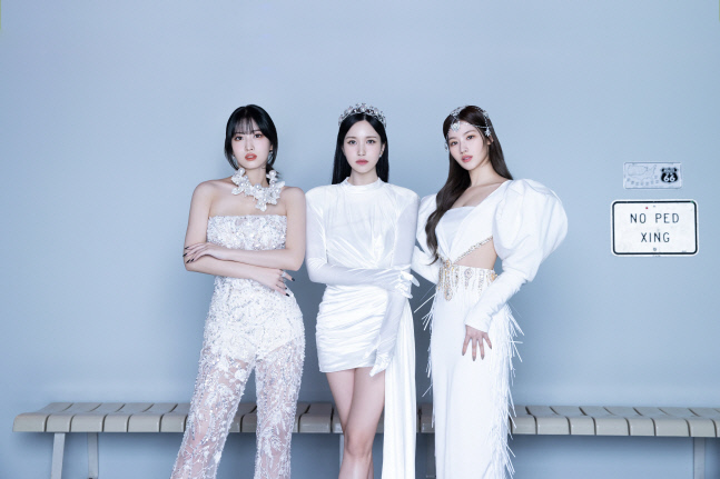 트와이스 첫 유닛 미사모(왼쪽부터 모모, 미나, 사나) 제공 | JYP엔터테인먼트