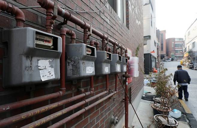 5일 서울 중구의 한 주택가에 가스계량기가 설치돼있다./뉴스1