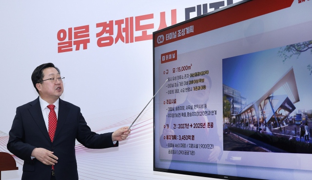 이장우 대전시장이 유성복합터미널 건립 계획을 설명하고 있다. 사진 제공=대전시