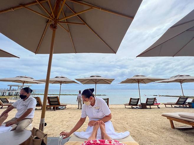 파도 소리 들으며 받는 마사지