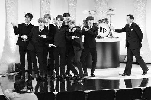방탄소년단, 미국서 '비틀스 연상' 무대 펼쳐   [NBC/Scott Kowalchyk 제공]