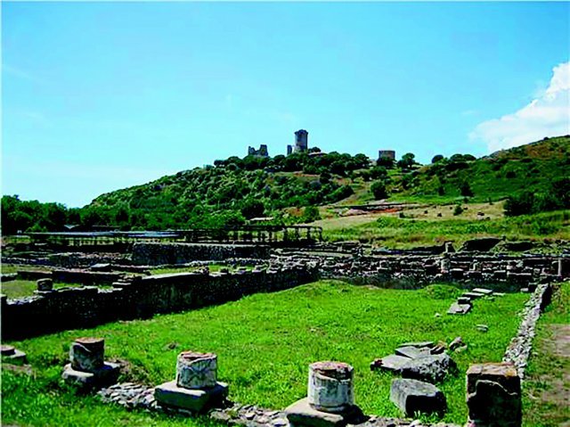 파르메니데스의 고향인 이탈리아 남부 엘레아(현재의 벨리아)의 발굴 현장. 엘레아는 기원전 6세기 중반 그리스인들이 이주해 정착한 도시였다. 사진 출처 위키피디아