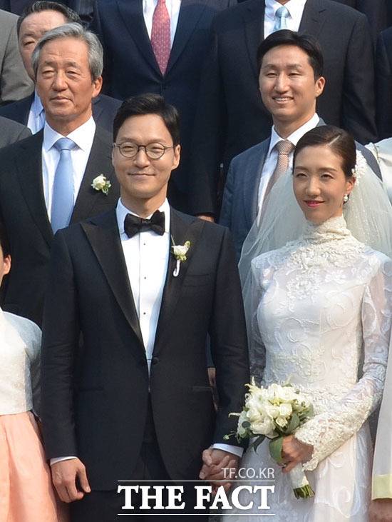 정몽준(왼쪽 위) 아산재단 이사장의 장녀 정남이 아산나눔재단 상임이사는 서울 중구 명동성당에서 결혼식을 올렸다. /더팩트 DB