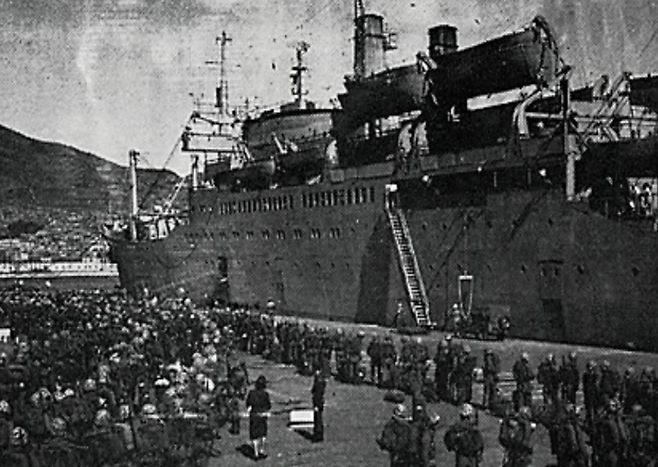 해병 청룡부대가 1965년 파병을 위해 부산항을 떠나는 모습. <연합뉴스>