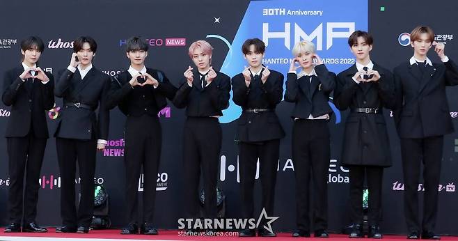 그룹 이펙스가 11일 오후 서울 송파구 잠실종합운동장 실내체육관에서 진행된 '30주년 한터뮤직어워즈 2022' 레드카펫 행사에 참석해 포즈를 취하고 있다. 2023.02.11 /사진=김창현 기자 chmt@
