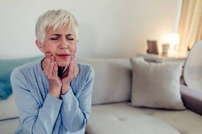 얼굴을 아프게 하는 뜻밖의 이유가 있다. [사진=게티이미지뱅크]