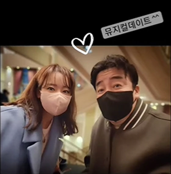 Actress So Yoo-jin enjoyed a date with husband Baek Jong-won.So Yoo-jin posted a photo on her 13th day, saying Date with my husband through her instagram.In the photo, So Yoo-jin and Baek Jong-won enjoyed a date while watching a musical together.The couple visited the concert hall to support actor Lee Gyoo-hyeong, saying, Our Kyu Hyung is the best. We can do this again.So Yoo-jin did not forget to cheer, saying, Please cheer up a little more. Ill do something delicious on a day without a performance.So Yoo-jin also showed photos taken with Lee Gyoo-hyeong, and he was able to feel his friendship in a friendly pose with a bright smile.So Yoo-jin is married to Baek Jong-won, CEO of the food service industry, in 2012 and has three siblings. So Yoo-jin recently finished the play Seagull directed by actor Lee Soon-jae.