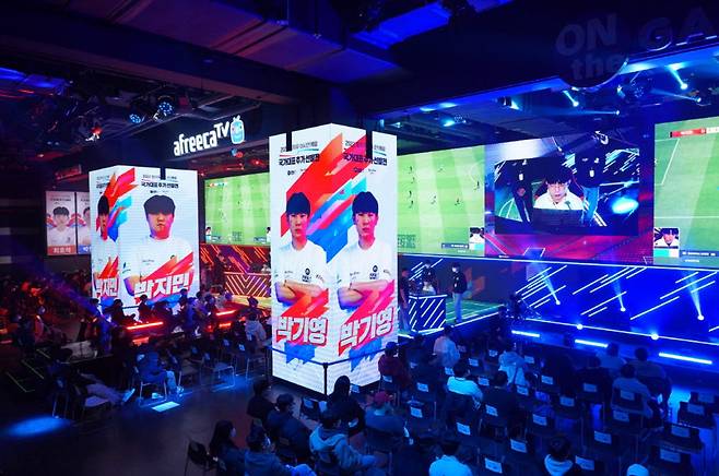 한국e스포츠협회와 넥슨은 항저우 아시안게임 FIFA 온라인4 국가대표 추가 선발전 결선을 10~12일 서울 잠실 비타500 콜로세움에서 진행했다.