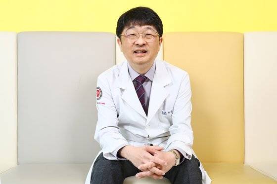 최명기 소장은 경영학을 공부한 정신과 의사다. 그는 “새해 계획을 실천하려면 잘할 수 있는 과제를 선택하라”고 말한다. 김현동 기자