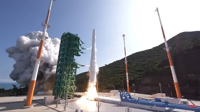 전남 고흥 나로우주센터에서 지난해 6월21일 누리호가 발사되고 있다. 한국항공우주연구원 제공