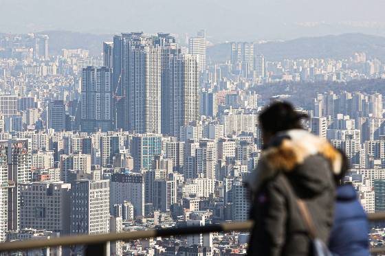 주택산업연구원이 13일 발표한 '2023년 2월 아파트입주전망지수'에 따르면 지난달 전국 입주율은 전월(2022년 12월)에 비해 5.1% 떨어진  66.6%를 기록했다. 기준금리 인상으로 인한 대출비용 부담 증가로 세입자 확보가 더 어려워진 것으로 보인다./사진=뉴시스