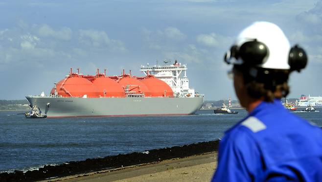 바하마 LNG선 ‘북극 보이저’가 네덜란드 로테르담 항구에 도착했다.ⓒEPA