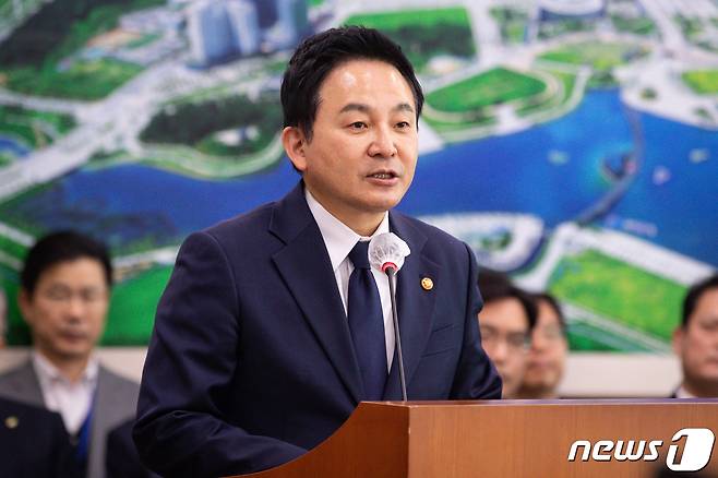 원희룡 국토교통부 장관이 15일 서울 여의도 국회에서 열린 제403회 국회(임시회) 국토교통위원회 제1차 전체회의에서 법안 제안설명을 하고 있다. 2023.2.15/뉴스1 ⓒ News1 유승관 기자