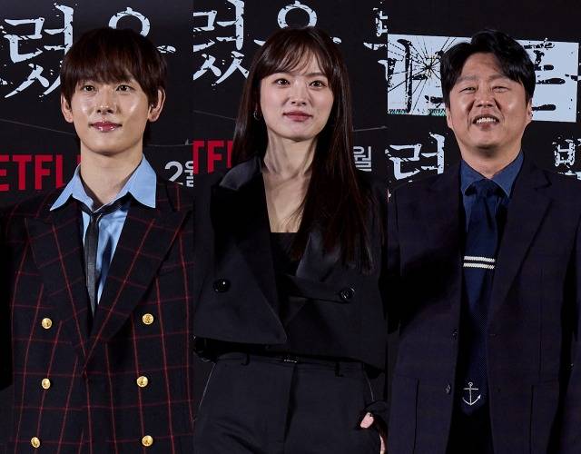 배우 임시완 천우희 김희원(왼쪽부터 차례대로)이 넷플릭스 영화 '스마트폰을 떨어뜨렸을 뿐인데'을 통해 극강의 공포감을 전한다. /넷플릭스 제공