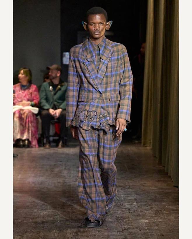 콜리나 스트라다 2023 F/W 컬렉션