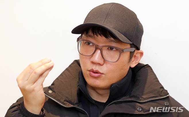 [서울=뉴시스] 조성우 기자 = 유튜버 '육식맨'이 서울 마포구 한 카페에서 뉴시스와 인터뷰를 하고 있다. 2023.02.14. xconfind@newsis.com