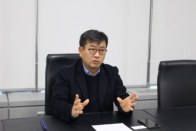 권장혁 현장소장이 지난 10일 서울 서초구 삼성생명 사옥 내 삼성물산 사무실에서 인터뷰하고 있는 모습/사진=이미호 기자