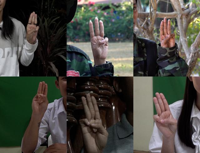 미얀마 및 태국 국경지대에서 만난 미얀마 20대 청년들이 세 손가락 경례를 하고 있다. 매솟(태국)·다운타만(미얀마)=허경주 기자