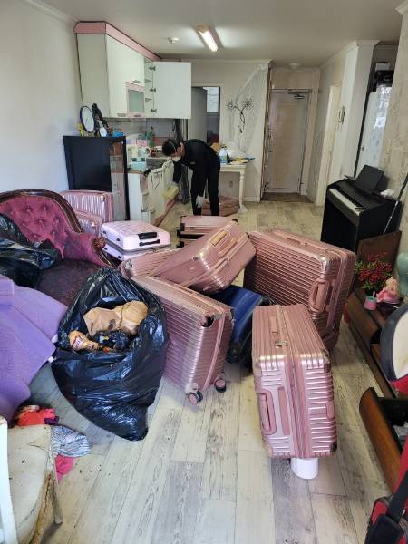 행복이가 살던 집, 보호자가 남긴 흔적들./사진=김새별 바이오해저드 대표