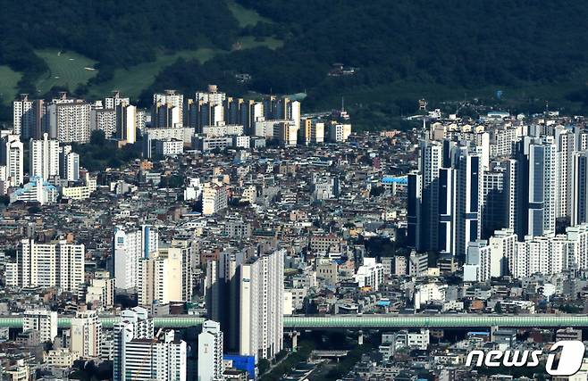 서울 송파구 롯데월드타워 서울스카이에서 바라본 거여 마천동 일대. /사진=뉴스1