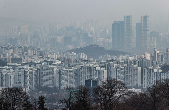 지난 5일 서울 남산에서 바라본 시내 아파트 모습. 연합뉴스