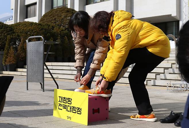 [서울=뉴시스] 이영환 기자 = 지난 15일 정의당이 인천 남동구 인천시청 광장에서 재창당 전국대장정 출정식을 열고 있다. (사진=정의당 제공) 2023.02.15. photo@newsis.com *재판매 및 DB 금지