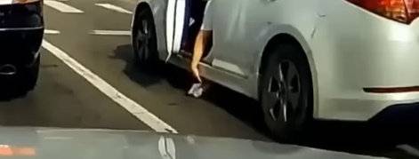 쓰레기 버리는 운전자. 한문철TV