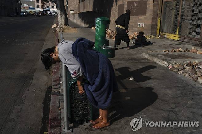 미국 로스앤젤레스 거리의 마약 투약자들 [AP 연합뉴스 자료사진. 재판매 및 DB 금지]