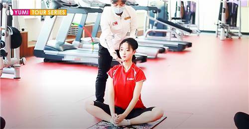 통일거리운동쎈터에서 PT 받는 유미 ['올리비아 나타샤' 유튜브 채널 캡처. 재판매 및 DB 금지]