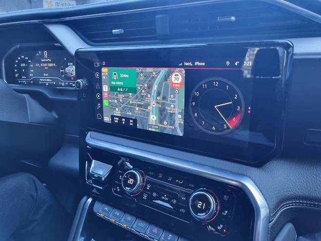 시에라 내부 중앙 디스플레이. 안드로이드 오토를 통해 티맵이 실행되고 있다. ⓒ데일리안 편은지 기자