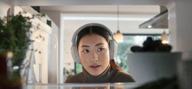 젠하이저, 보스, 슈어, 소니 등이 오버이어 형태의 헤드폰을 내놓고 있다. (사진=소니 유튜브 갈무리)