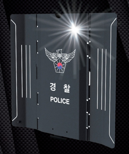 세계 최초로 탄소섬유복합소재(CFRP)로 개발된 폴더블 실드./한국과학기술연구원