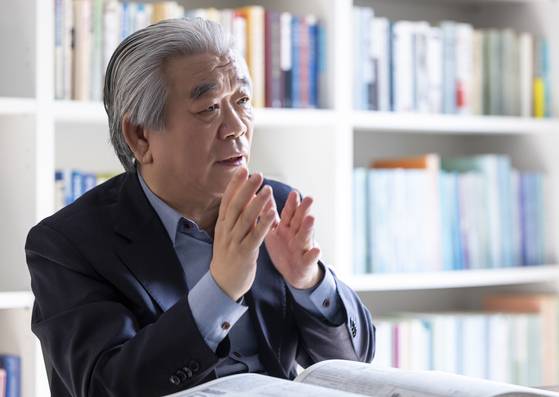 황태연 동국대학교 명예교수는 23일 중앙SUNDAY와 인터뷰에서 “조선이야말로 서양보다 앞서 출판혁명과 지식의 대중화에 성공한 진정한 책의 나라였다”고 강조했다. 최영재 기자