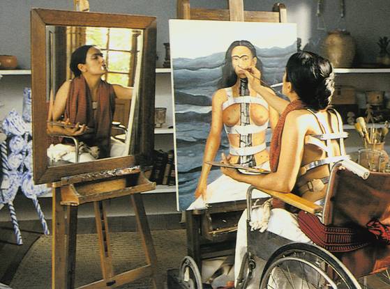 영화 ‘프리다’(2002)의 한 장면. [사진 미라맥스]