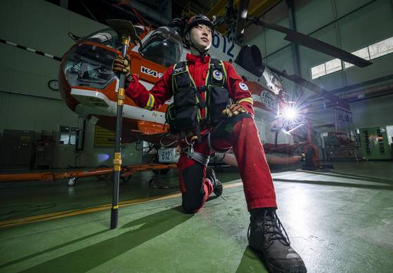 산림청 산림항공본부 소속 이은학 산불공중진화대원은 "산불은 잠을 자지 않는다"고 말했다. 최영재 기자