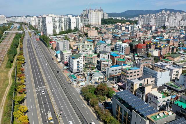 수원 지역 상습 정체구간으로 손꼽히는 덕영대로 전경. 수원특례시 제공