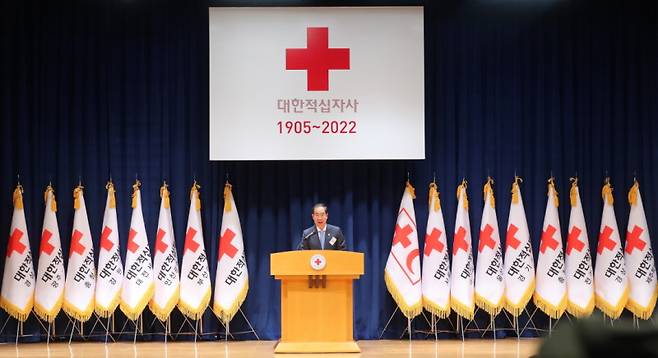 감시견이 짖지 않는 조직은 퇴행적일 수밖에 없다. 사진은 지난해 10월 한덕수 총리가 대한적십자사 117주년 기념식에 참석해 축사를 하고 있는 모습. [사진=뉴시스]