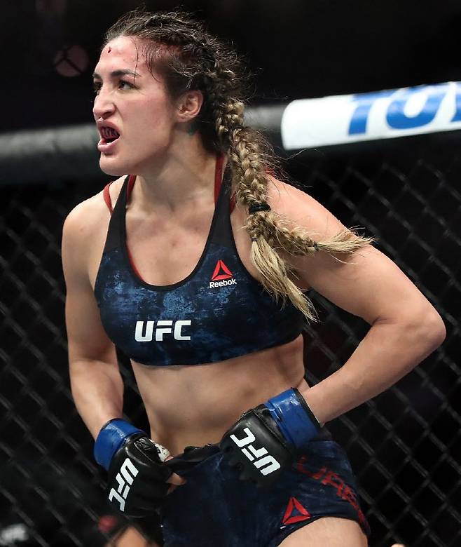 4년 만에 치른 UFC 복귀전에서 서브미션 승리를 거둔 ‘여자 하빕’ 타티아나 수아레즈. 사진=AFPBBNews