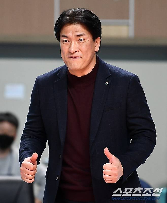 V리그 여자부 GS칼텍스와 흥국생명의 경기가 26일 장충체육관에서 열렸다. 경기에서 승리한 GS칼텍스 차상현 감독이 기뻐하고 있다. 장충=박재만 기자 pjm@sportschosun.com/2023.02.26/