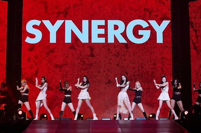 [서울=뉴시스] 카리나, 에스파 첫 콘서트 모습. 2023.02.25. (사진 = SM엔터테인먼트 제공) photo@newsis.com *재판매 및 DB 금지