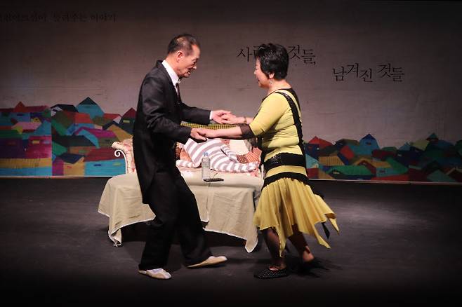 서구노인복지관 연극팀 공연 모습. (사진 = 서구노인복지관 제공)