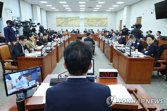 교육위원회 제2차 전체회의 (서울=연합뉴스) 임화영 기자 = 27일 오전 국회에서 교육위원회 제2차 전체회의가 진행되고 있다. 2023.2.27 hwayoung7@yna.co.kr