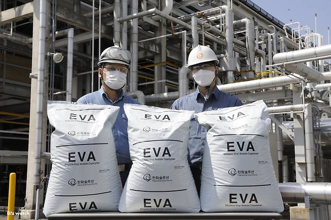 재활용 폴리에틸렌 소재로 개발한 한화솔루션 산업용 포장백 / 사진=한화솔루션