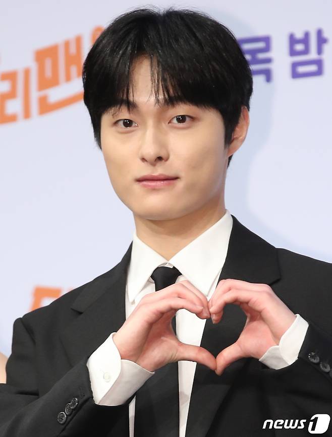 배우 윤찬영이 28일 서울 구로구 디큐브시티에서 열린 지니 TV 오리지널 '딜리버리맨'(감독 강솔, 박대희) 제작발표회에서 포즈를 취하고 있다. '딜리버리맨'은 생계형 택시 기사 서영민(윤찬영 분)과 기억상실 영혼 강지현(방민아 분)이 펼치는 저세상 하이텐션 수사극이다. 2023.2.28/뉴스1 ⓒ News1 권현진 기자