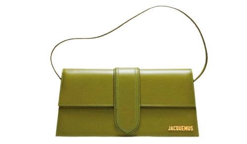 미니멀한 디자인에 진한 올리브 컬러가 어우러진 백. 108만 원대 자크뮈스.