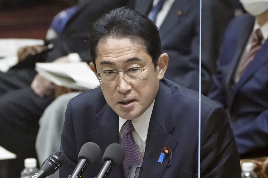 지난 28일 일본 중의원 예산위원회에 참석하고 있는 기시다 후미오 일본 총리. 교도·AP·연합뉴스