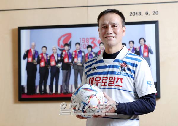 K리그 40주년을 맞아 일간스포츠가 K리그 레전드 베스트11을 선정했다. 베스트11에 선정된 김주성 동아시아축구연맹 사무총장이 서울 종로구 축구회관에서 일간스포츠와 인터뷰를 하고 있다. 김민규 기자 mgkim1@edaily.co.kr